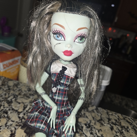 Frightfully Tall Frankie - Picture 8 of 9